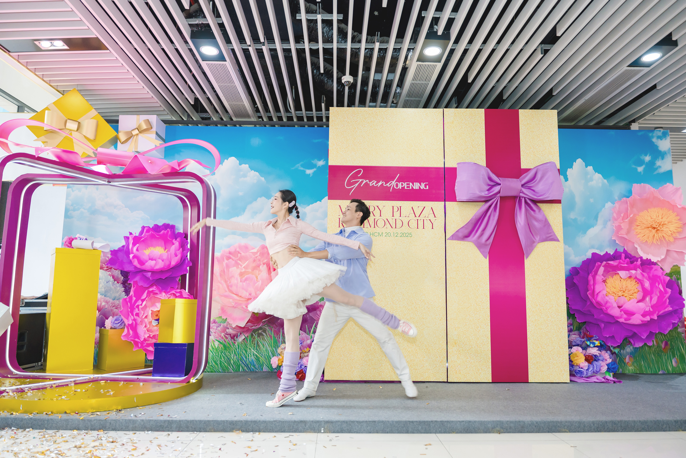 Thiết kế không gian sân khấu và nhận diện sự kiện khai trương Merry Plaza