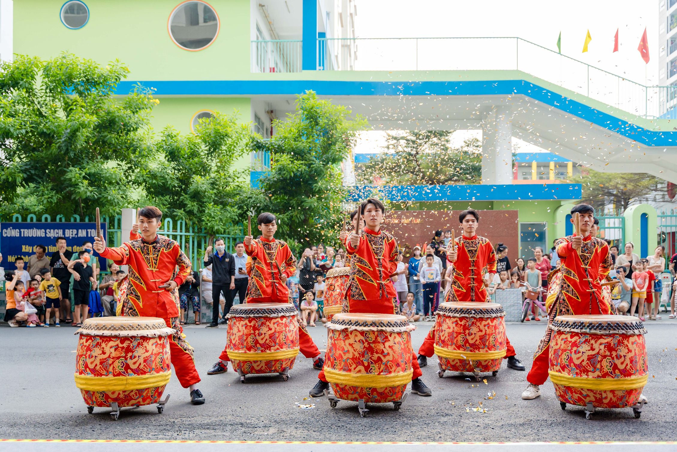 Không khí biểu diễn trong ngày khai trương Merry Plaza Richmond City