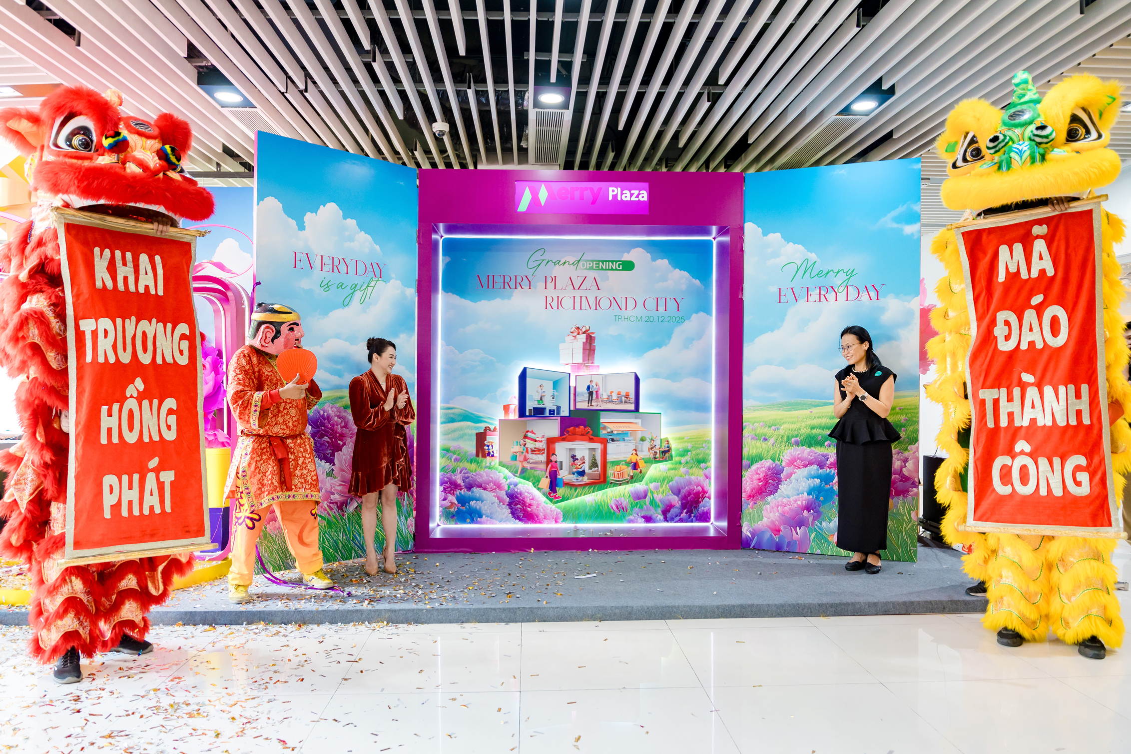 Toàn cảnh sân khấu khai trương Merry Plaza Richmond City – event activation của OHHA