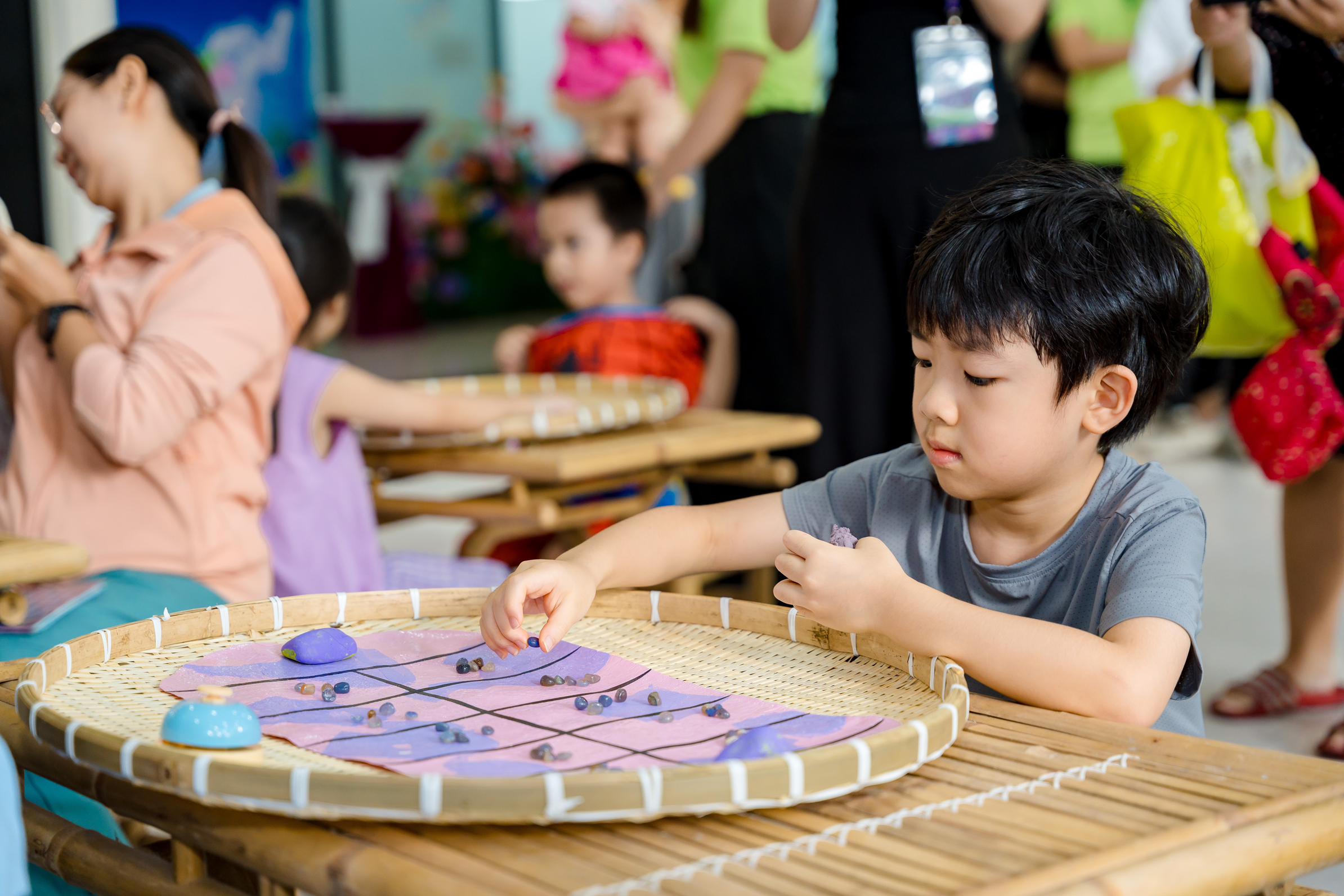 Trải nghiệm sáng tạo với vật liệu tại workshop