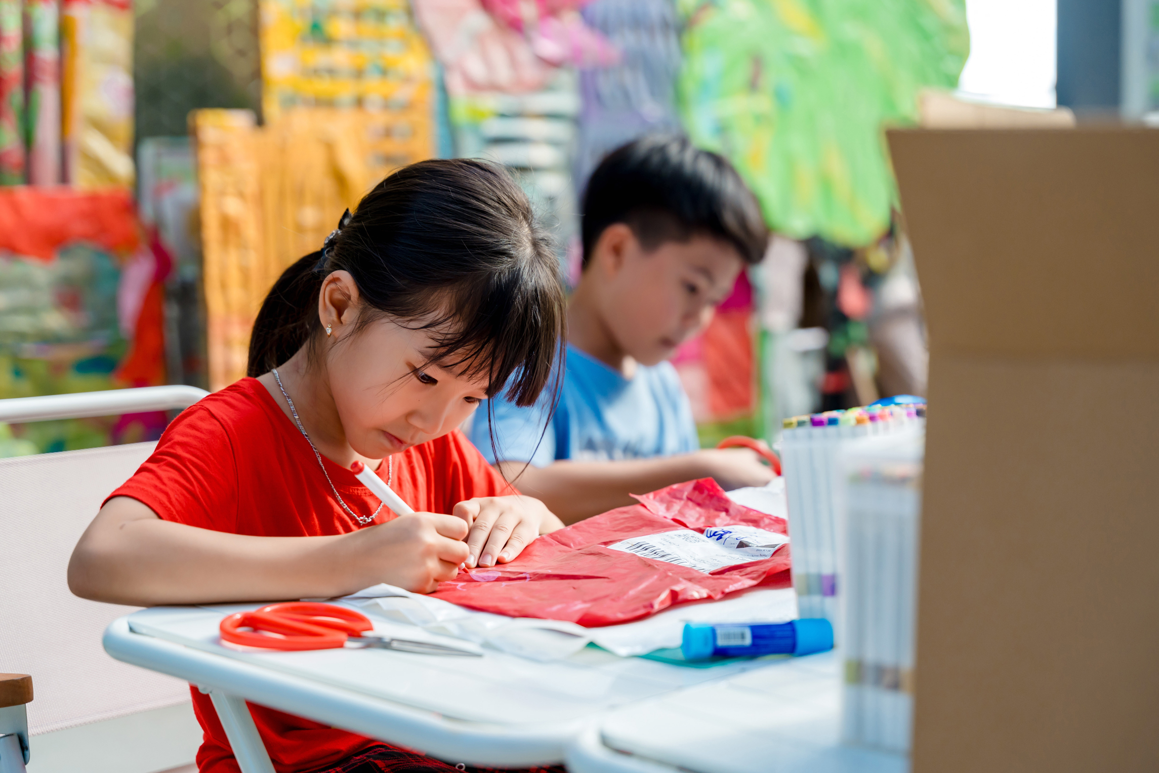 Trẻ em sáng tạo tại workshop Merry Plaza